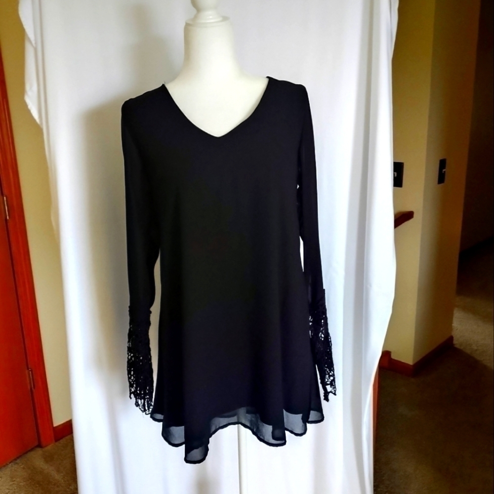 𝅺BLACK dress with lace and velvet